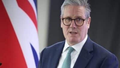  Starmer, ülkede bulunmaya hakkı olmayan yabancı suçluların sınır dışı edildiğini