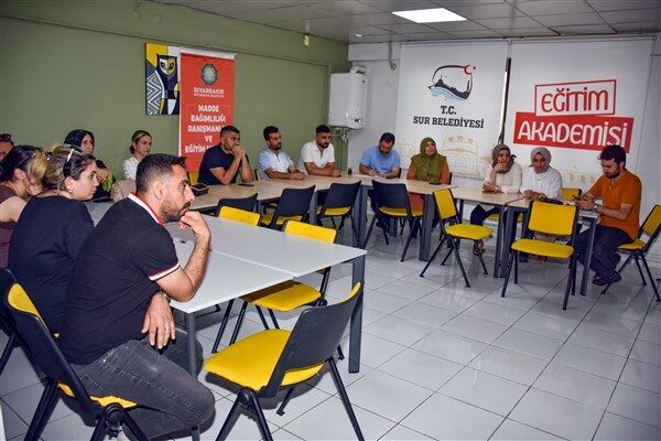 İlçe belediyeleri ile ortaklaşarak sürdürülen çalışmalar kapsamında alanında uzman eğitimciler