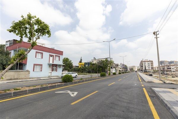 Tarsus'un yoğun nüfuslu mahallesi Akşemsettin'de Yavuz Sultan Selim Caddesi ve