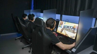 Başkentte düzenlenen "Gamma Zone-CS2 Turnuvası"nda Counter-Strike 2 arenasında mücadele eden