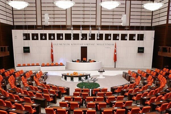 DEM Parti Milletvekili Sırrı Sürreyya Önder, aort damarı yırtılması sonucu