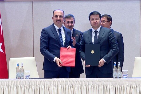 Özbekistan’ın başkenti Taşkent’te Cumhurbaşkanı Yardımcısı Cevdet Yılmaz ve Özbekistan Başbakan