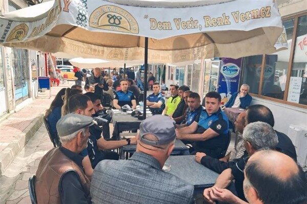 Tercan Atatürk Mahallesi Kervansaray Caddesi üzerindeki kıraathaneler bölgesinde düzenlenen ‘Sorumluluk
