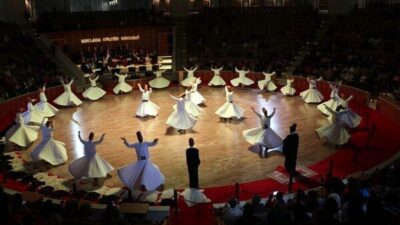 Konya'da düzenlenen Teşrif-i Mevlana etkinlikleri, Hz. Mevlana'nın torunu tarafından yapılan