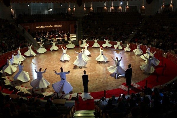 Konya'da düzenlenen Teşrif-i Mevlana etkinlikleri, Hz. Mevlana'nın torunu tarafından yapılan