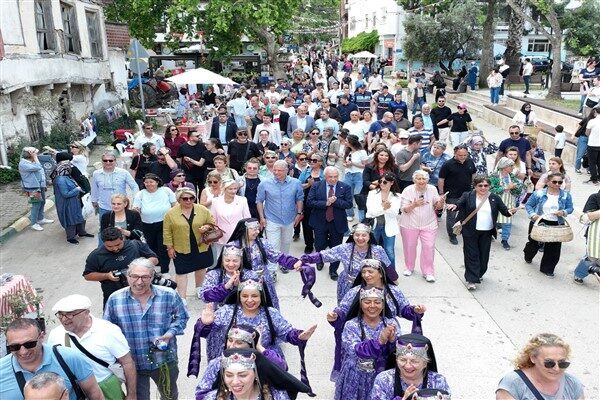 İki gün sürecek festivalin açılışı, İskele Caddesi’nde, çiftçiler, esnaf ve