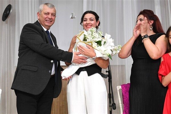 Osmangazi Belediyesi, ilçedeki kadınlar için 6 aylık tiyatro kursu düzenledi.