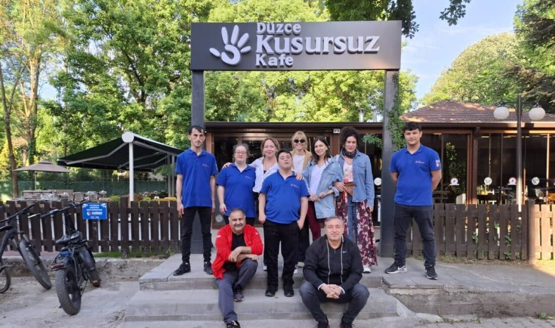 ‘Kadın Kafası’ isimli oyunu sergilemek için Düzce’ye gelen ünlü yitaro