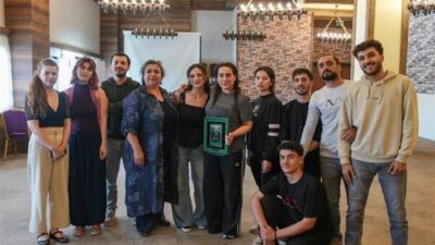 Mizgan Bilmen, tiyatro atölyesinde beden, mekan ve zamanın etkileşimini keşfederken