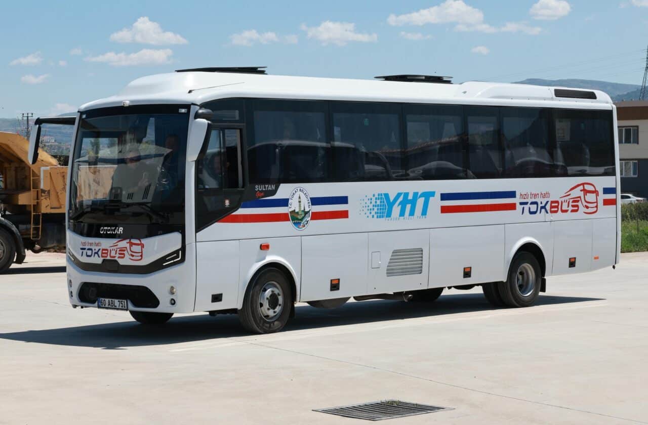 Tokat Belediye Başkanı Mehmet Kemal Yazıcıoğlu, TOKBÜS otobüslerini inceleyerek hizmetteki