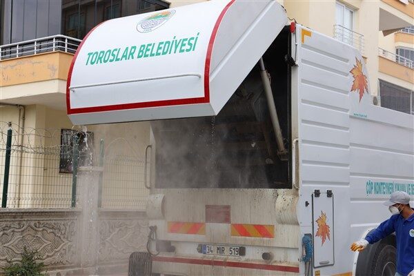 Toroslar Belediyesi, 8 bin çöp konteynerini düzenli olarak organik odun