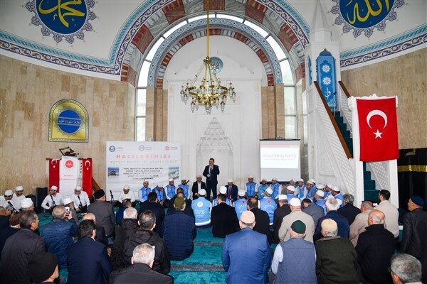 Trabzon'da hac farizasını yerine getirecek hacı adayları için Sahil Camisi'nde