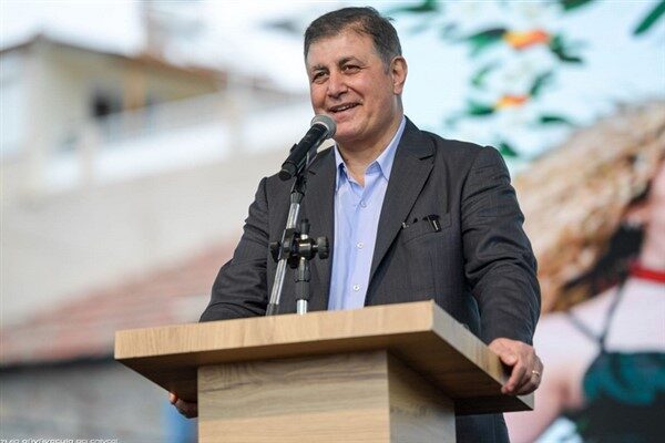 İzmir Büyükşehir Belediye Başkanı Dr. Cemil Tugay, çalışanlarıyla uzlaşmayı hedeflediğini