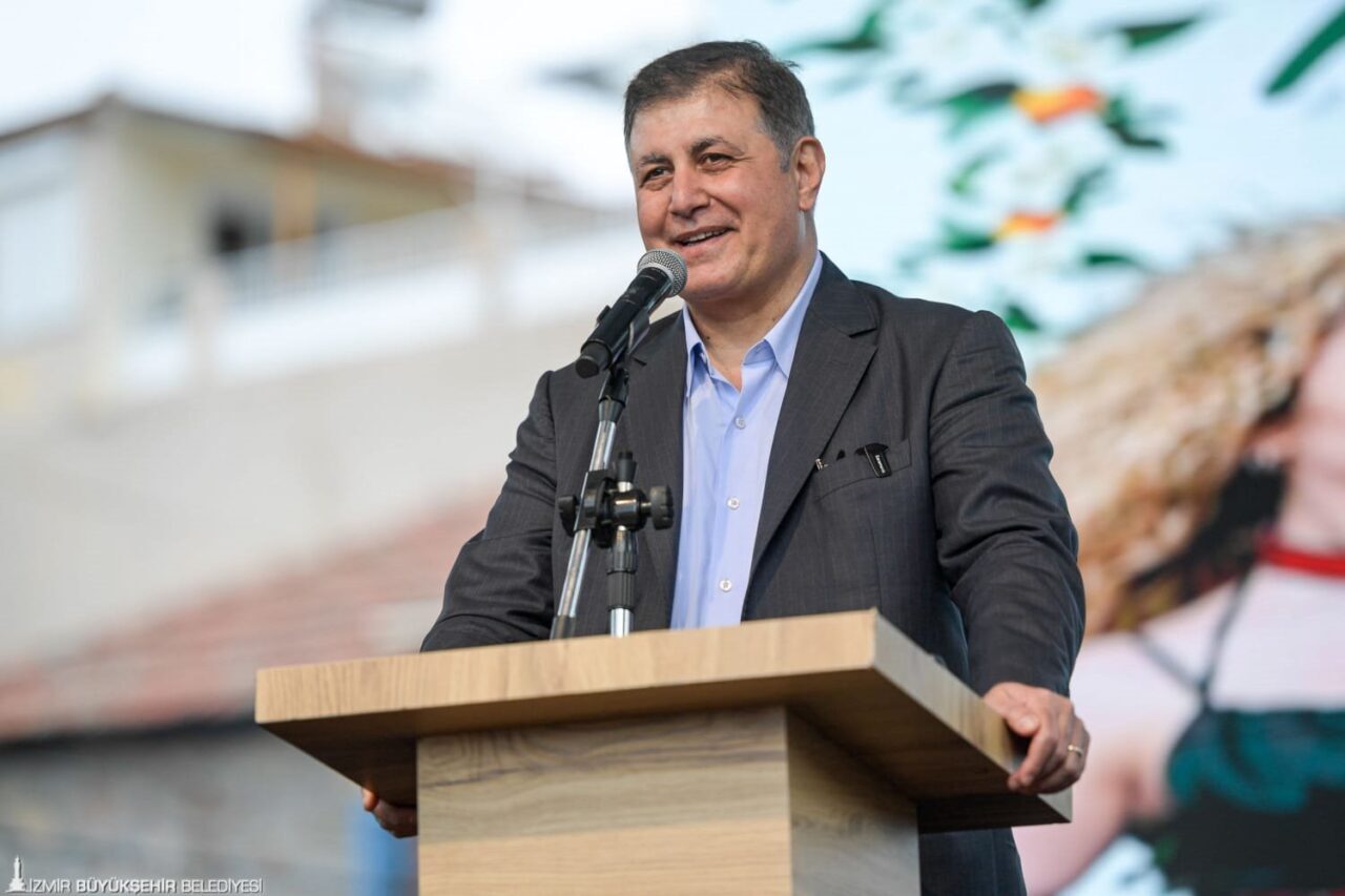 İzmir Büyükşehir Belediye Başkanı Dr. Cemil Tugay, İnciraltı planlarındaki değişiklikleri