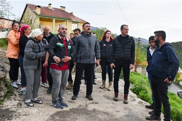 Tunceli Valisi Bülent Tekbıyıkoğlu, şiddetli fırtınanın neden olduğu çatı uçması