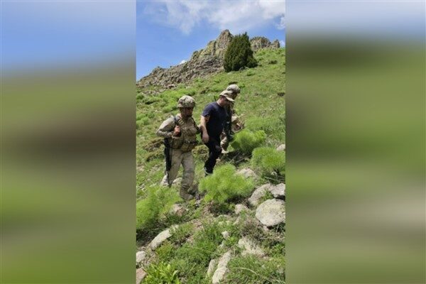 Tunceli'de mantar toplarken kayalıktan düşen ve yaralanan vatandaş, jandarmanın drone