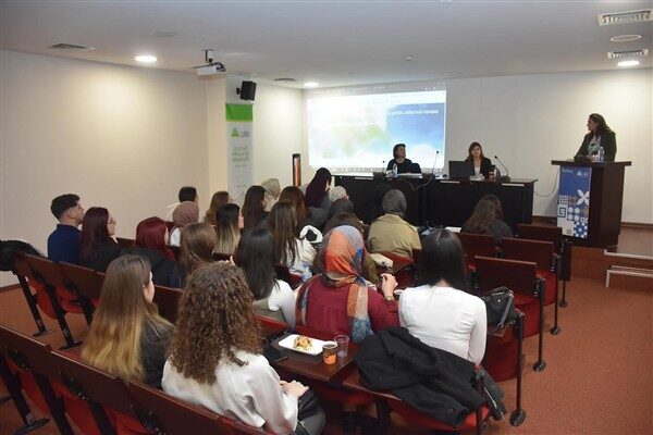 Bursa Uludağ Üniversitesi ile İstanbul Moda Akademisi işbirliğinde yürütülen "Moda