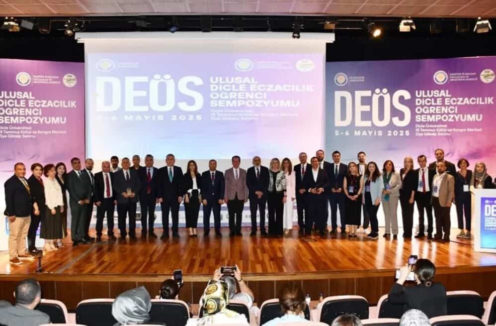 Dicle Üniversitesi Rektörü Prof. Dr. Kamuran Eronat'ın açılış konuşmasıyla başlayan