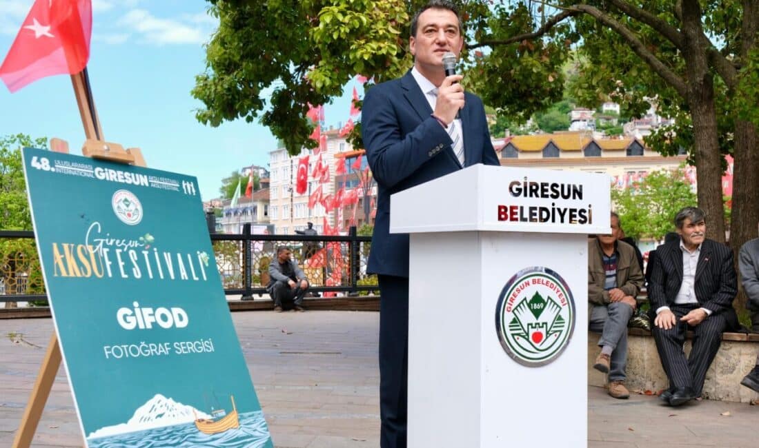 İlk olarak Atatürk Meydanı’nda Giresun Fotoğraf Derneği (GİFOD) tarafından Karma