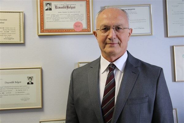 Prof. Dr. Ünal, aşıların yaşam boyu önemine vurgu yaparak herkesin