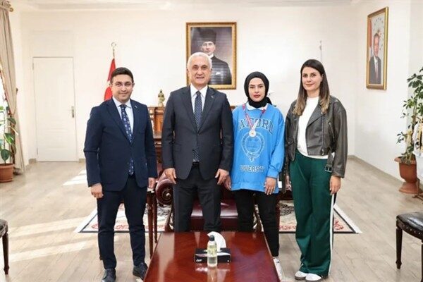 Valilikten yapılan açıklamaya göre, genç sporcular ulusal arenada önemli başarılara