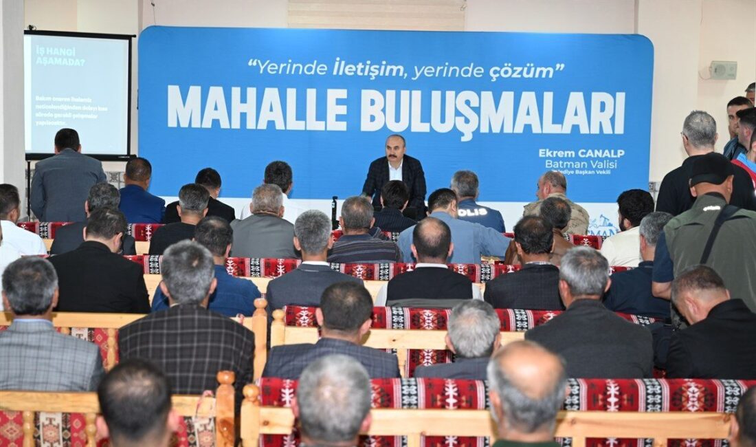 Batman Valisi Ekrem Canalp, mahalle buluşması programı öncesi mahallede, Sosyal