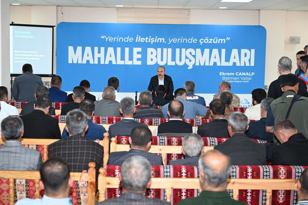 Batman Valisi Ekrem Canalp, mahalle buluşması programı öncesi mahallede, Sosyal