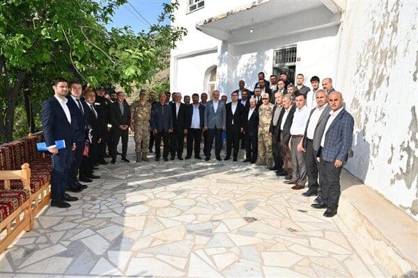 Sason Kaymakamı Furkan Başar ve beraberindeki heyet, köylerdeki yatırımları yerinde