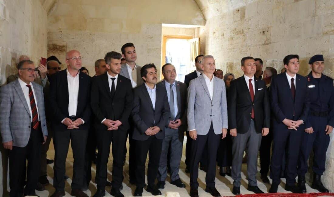 Vali Çiçekli, Fikret Ünlü'nün kabrini ziyaret etti. Ardından Karamanoğlu Mehmetbey