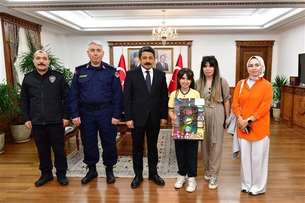 Kırşehir Valisi Demiryürek, Trafik Haftası dolayısıyla düzenlenen resim ve şiir