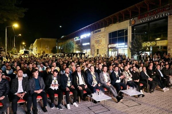 Bitlis Valiliği’nin açıklamasına göre, Bitlis Valisi Ahmet Karakaya, Bitlis Belediyesi