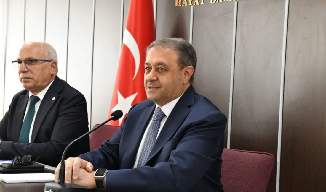 Şanlıurfa Valisi Hasan Şıldak, güne ilk olarak Şanlıurfa Esnaf ve
