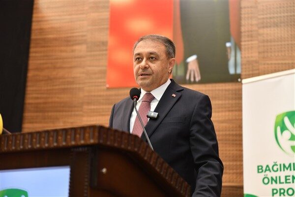 Şanlıurfa Valiliği'nde düzenlenen Bağımlılığın Önlenmesi Projesi Tanıtım Toplantısı'nda Vali Şıldak,
