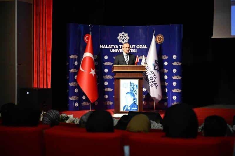Malatya Valisi Seddar Yavuz, annelerin değerini vurgulayarak, Mustafa Kemal Atatürk'ün