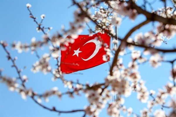 Giresun Valisi Mehmet Fatih Serdengeçti, 19 Mayıs mesajında, "Cumhuriyetimizin temellerinin