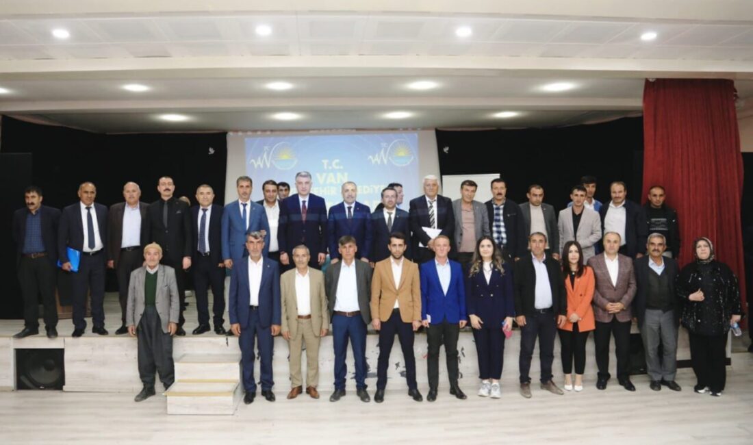 Muhtarlık İşleri Dairesi Başkanlığı'nın düzenlediği muhtar buluşmaları devam ediyor. Van'da