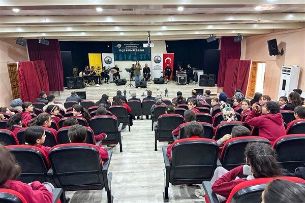 Van Büyükşehir Belediyesi Konservatuvarı 13 ilçede düzenleyeceği konserlerin ilkini Bahçesaray