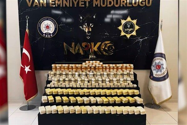 İçişleri Bakanı Süleyman Soylu, Van ve Şanlıurfa'da gerçekleştirilen operasyonlarda toplamda