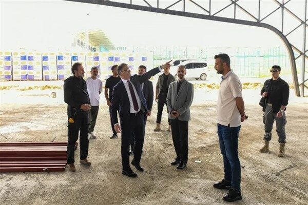 Van Valisi Ozan Balcı, Edremit ilçesinde yapımı süren buz pateni