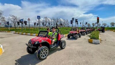 Van Büyükşehir Belediyesi'nin açtığı Çocuk Trafik Eğitim Parkı, çocuklara trafik
