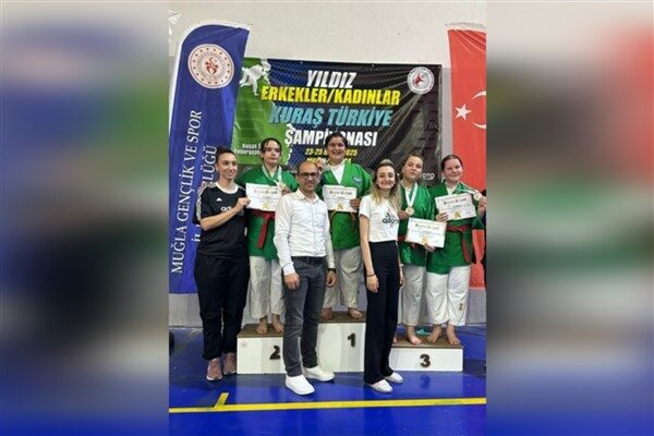 Muğla'nın Ortaca ilçesinden düzenlenen Yıldızlar Kuraş Türkiye Şampiyonası'nda Vanlı sporcular 7