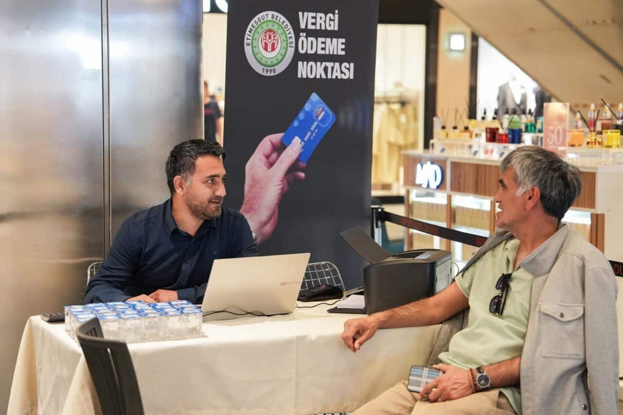 Yeni uygulama sayesinde, vatandaşlar belediyeye ait vergi ödemelerini alışveriş merkezindeki