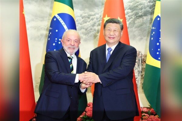 Çin Cumhurbaşkanı Xi Jinping, bugün başkent Beijing’de Çin’e resmi ziyarette
