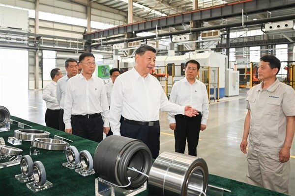 Çin Cumhurbaşkanı Xi Jinping dün ülkenin orta kesimindeki Henan eyaletinin