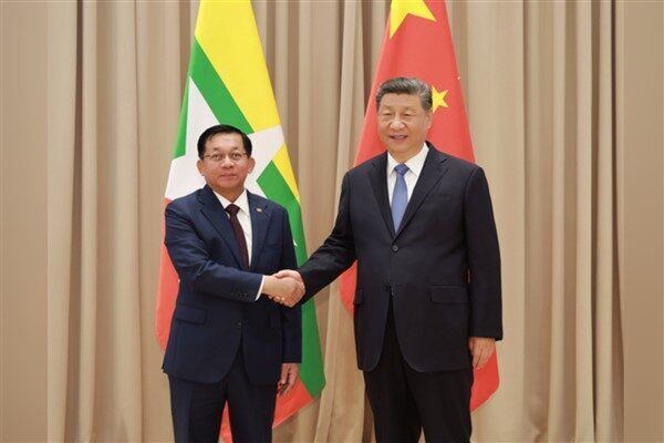 Çin Cumhurbaşkanı Xi Jinping, Rusya'da Myanmar lideriyle bir araya geldi.