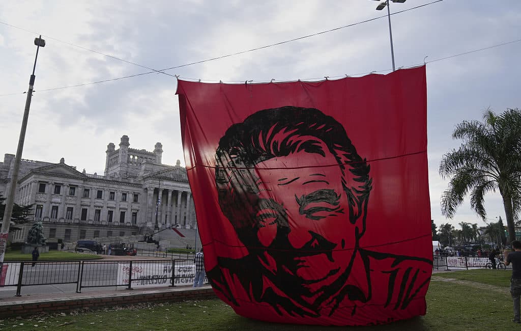 Çin Cumhurbaşkanı Xi Jinping, Uruguay eski Devlet Başkanı Jose Mujica’nın