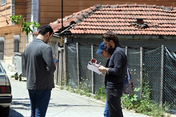 Bu kapsamda harekete geçen Yalova Belediyesi, mahalle sahasında teknik ekiple