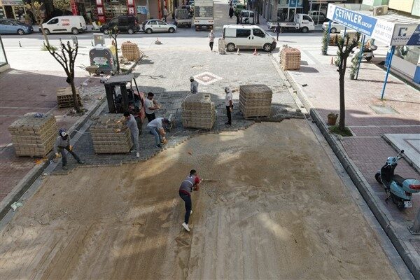 Yalova Belediyesi, Fen İşleri Müdürlüğü'nün yürüttüğü çalışmalarla bölgedeki bozuk zeminleri