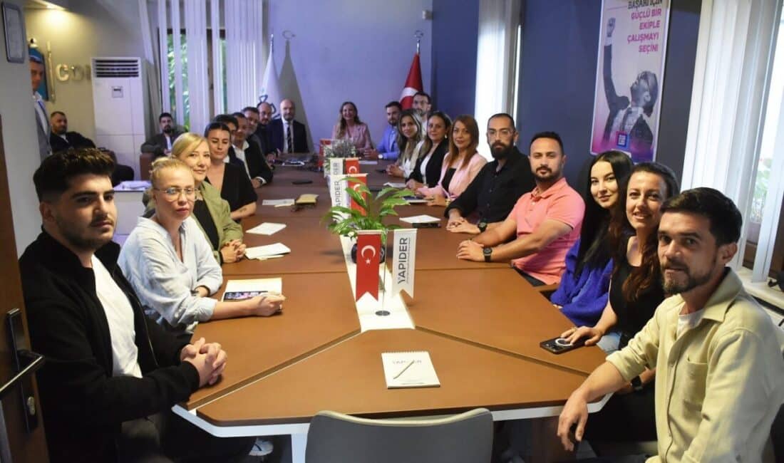 YAPİDER Dernek merkezinde gerçekleştirilen programda bir açılış konuşması gerçekleştiren YAPİDER