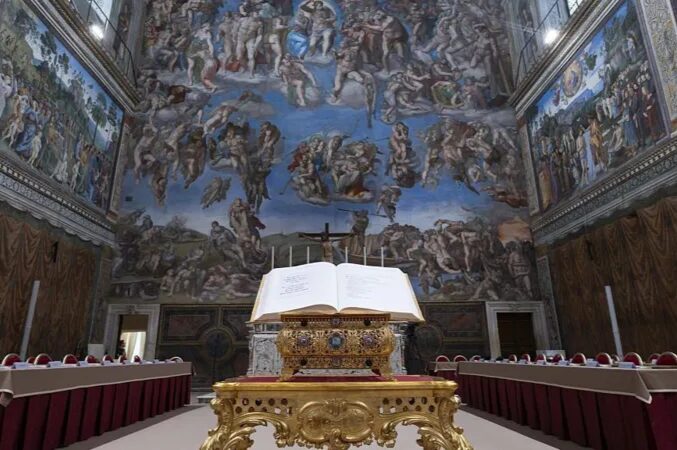 Vatikan'da Papa Francis'in cenaze törenini yöneten Kardinal Dekan Giovanni Battista